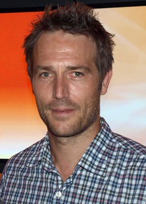 In What Astrological Sign was Michael Vartan Born?